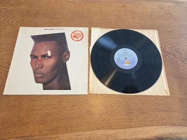 Grace Jones – Living My Life 1982 	Island Records – 204 753-320  Deutsche Pressung VG+/VG+